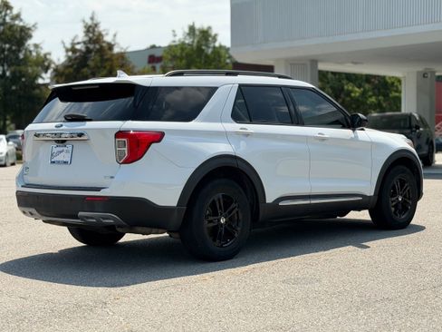 Used 2020 Ford Explorer XLT w/ Equipment Group 202A AWD/4WD image 33