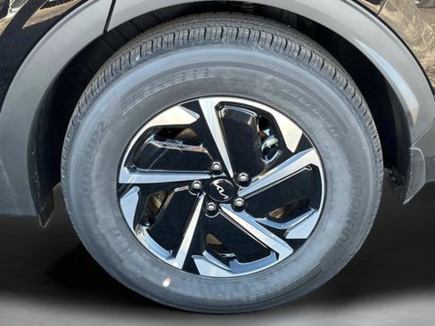 New 2025 Kia Sportage LX FWD image 11