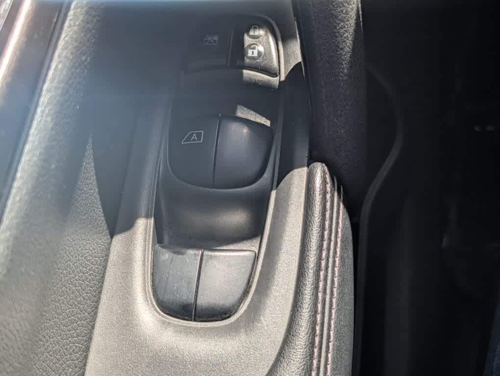 Used 2018 Nissan Rogue S w/ S Value Package AWD/4WD image 19
