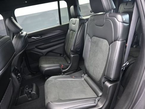 Used 2025 Jeep Grand Cherokee L Altitude AWD/4WD image 10