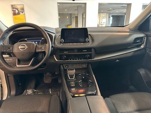 Used 2025 Nissan Rogue SV image 36