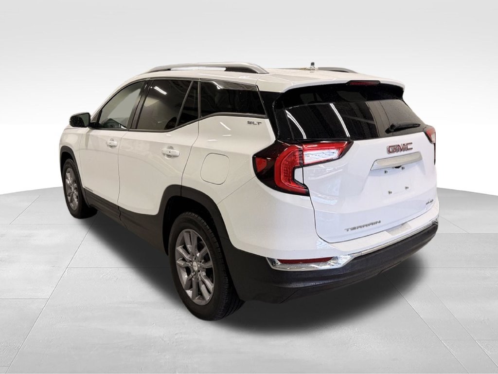 Used 2024 GMC Terrain SLT AWD/4WD image 3