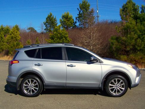 Used 2018 Toyota RAV4 Limited image 5