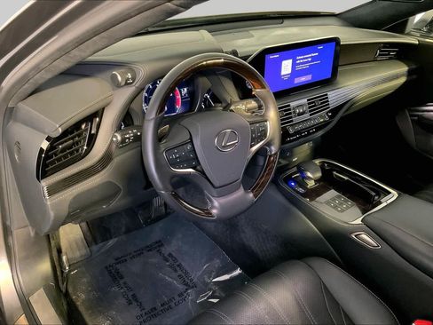 Used 2023 Lexus LS 500 AWD w/ Interior Upgrade Package image 18