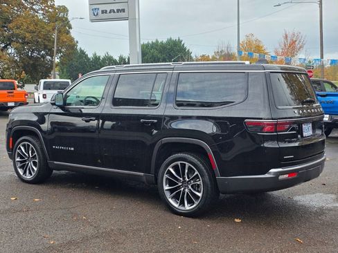 Used 2022 Jeep Wagoneer Series III w/ Premium Group I image 40