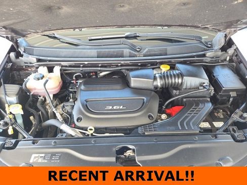 Used 2017 Chrysler Pacifica LX image 62