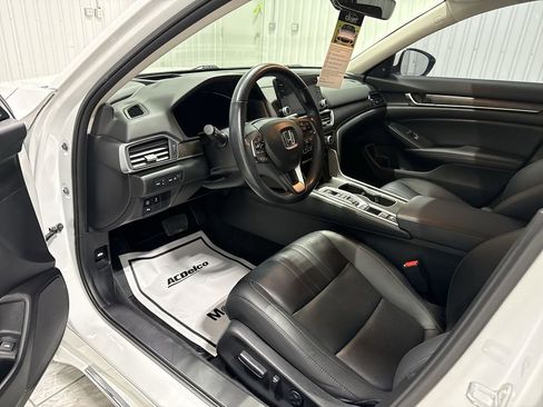 Used 2022 Honda Accord Touring image 10
