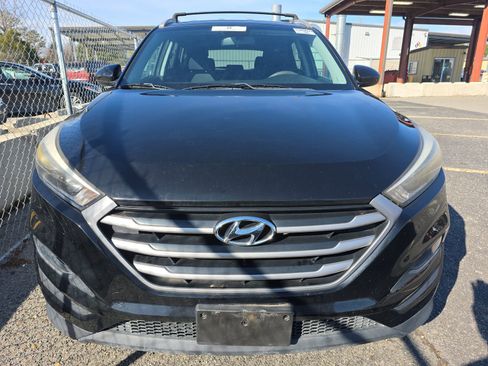 Used 2017 Hyundai Tucson SE image 2