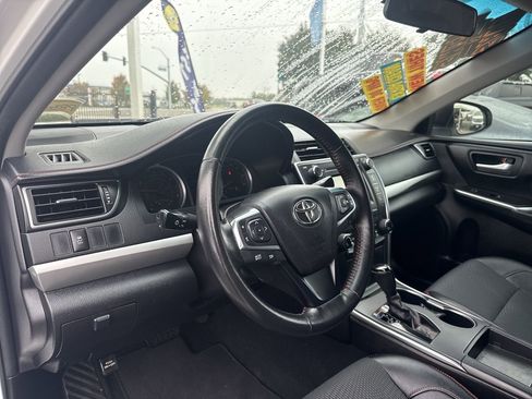 Used 2016 Toyota Camry LE image 9