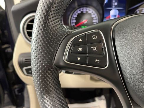 Used 2019 Mercedes-Benz GLC 300 4MATIC image 19
