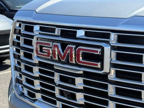 Used 2025 GMC Yukon XL Denali AWD/4WD image 30