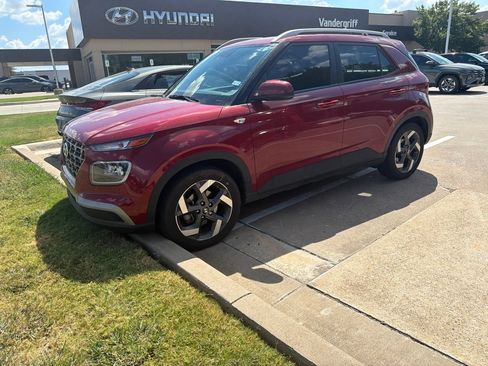 Used 2024 Hyundai Venue Limited FWD image 1