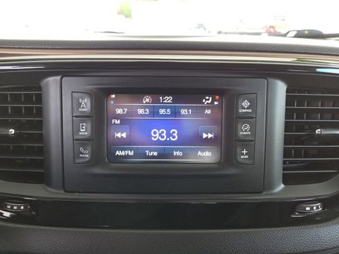 Used 2017 Chrysler Pacifica LX image 9