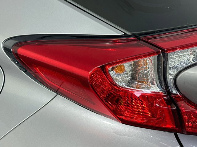 Used 2020 Toyota C-HR XLE FWD image 33