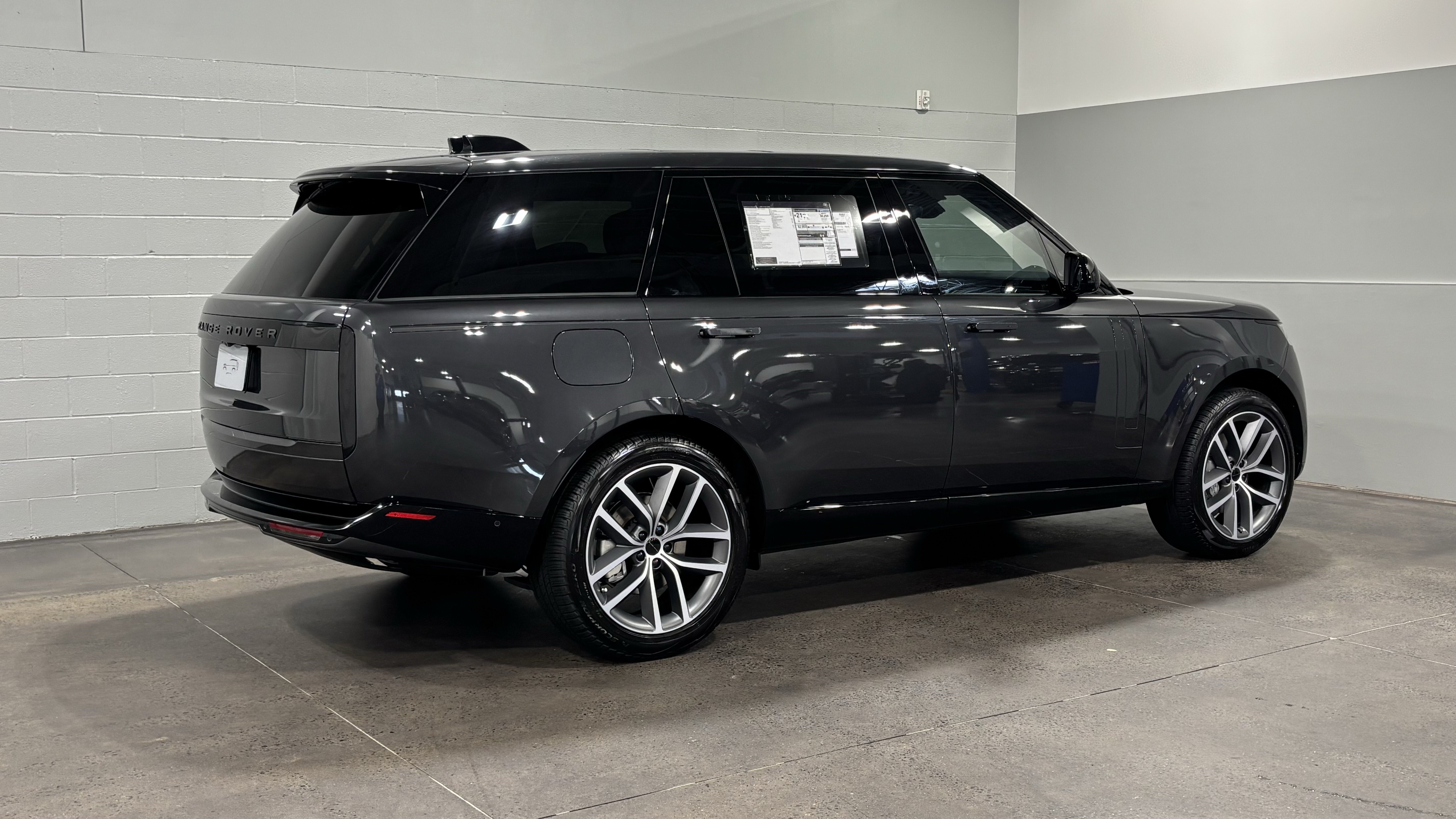 New 2026 Land Rover Range Rover Long Wheelbase SE AWD/4WD image 2