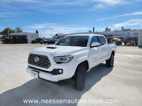 Used 2023 Toyota Tacoma TRD Sport w/ Technology Package image 3
