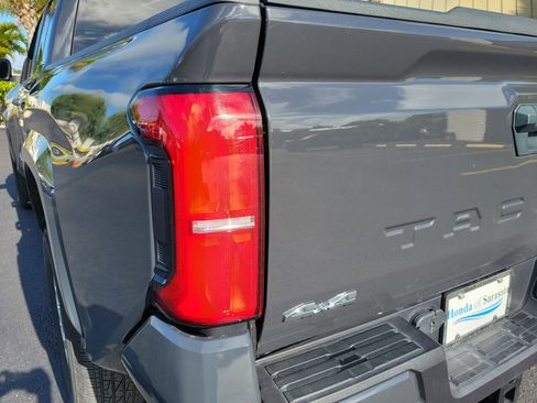 Used 2024 Toyota Tacoma SR5 AWD/4WD image 12