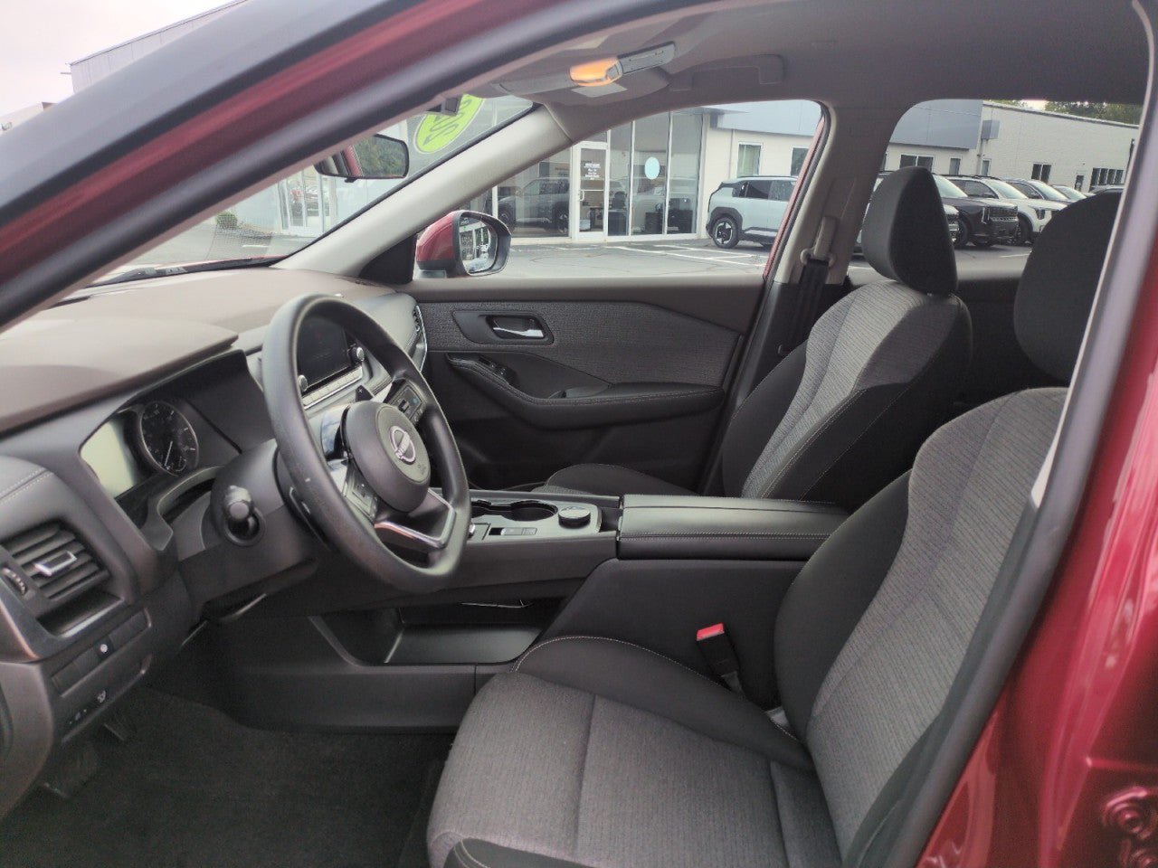 Used 2023 Nissan Rogue SV AWD/4WD image 14