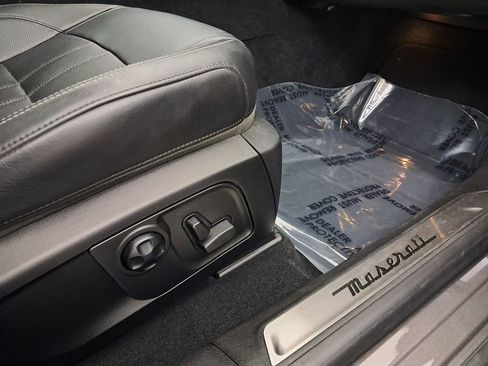 Used 2017 Maserati Levante w/ Sport Package image 28