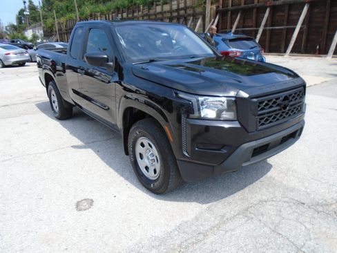 Used 2022 Nissan Frontier S w/ Technology Package AWD/4WD image 3