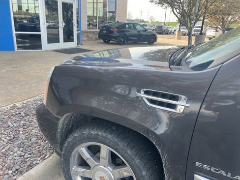 Used 2010 Cadillac Escalade Premium AWD/4WD image 20