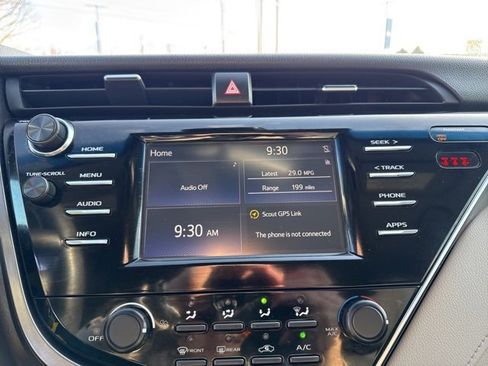 Used 2018 Toyota Camry L image 21