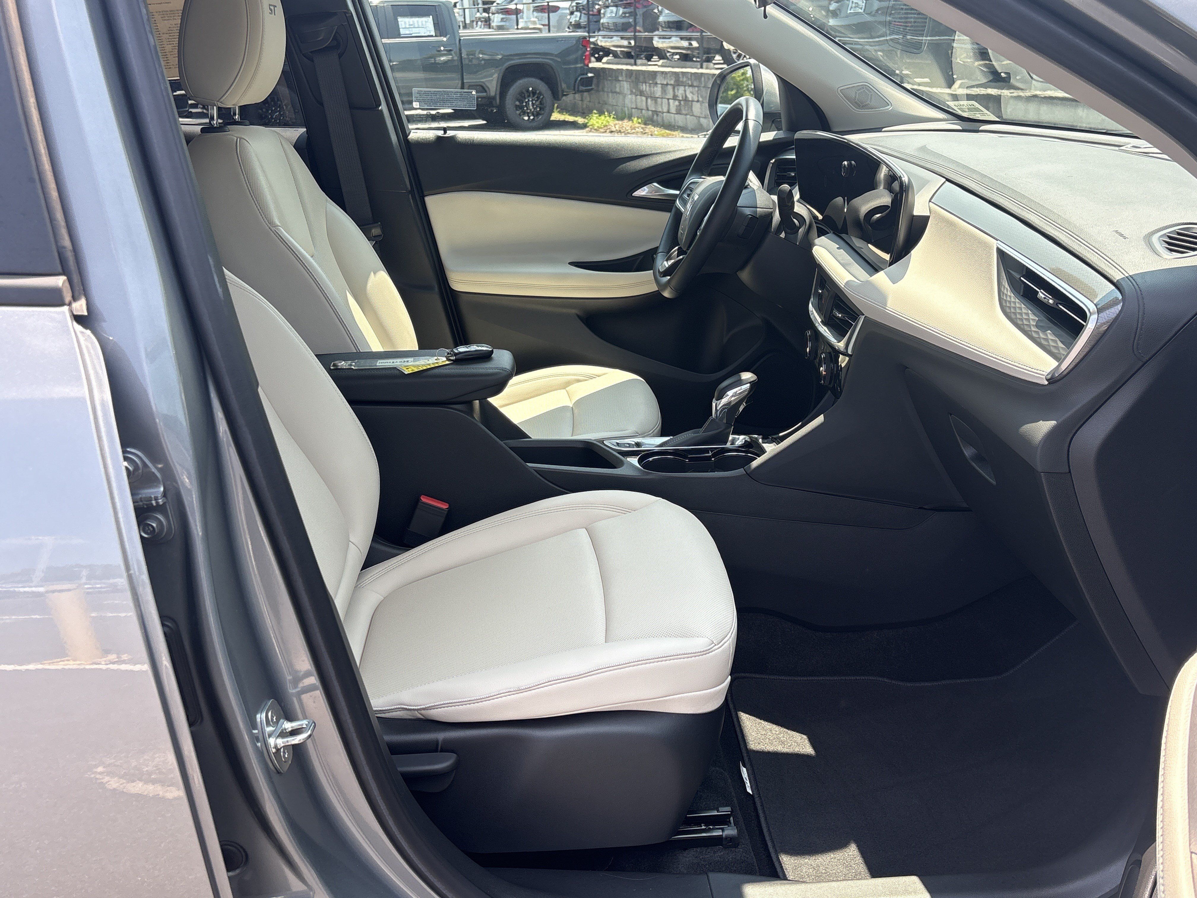 Used 2023 Buick Encore GX Select w/ Sport Touring Package FWD image 31