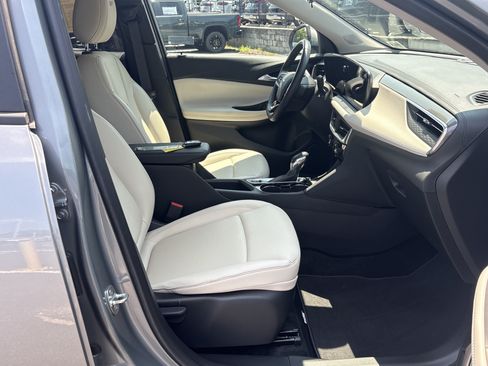 Used 2023 Buick Encore GX Select w/ Sport Touring Package FWD image 31