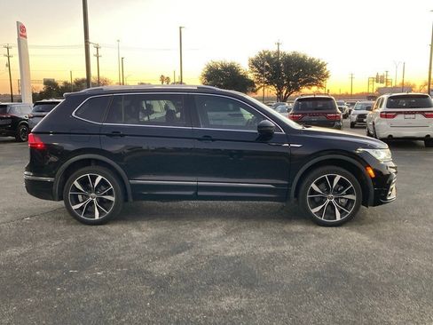 Used 2023 Volkswagen Tiguan SEL R-Line image 4