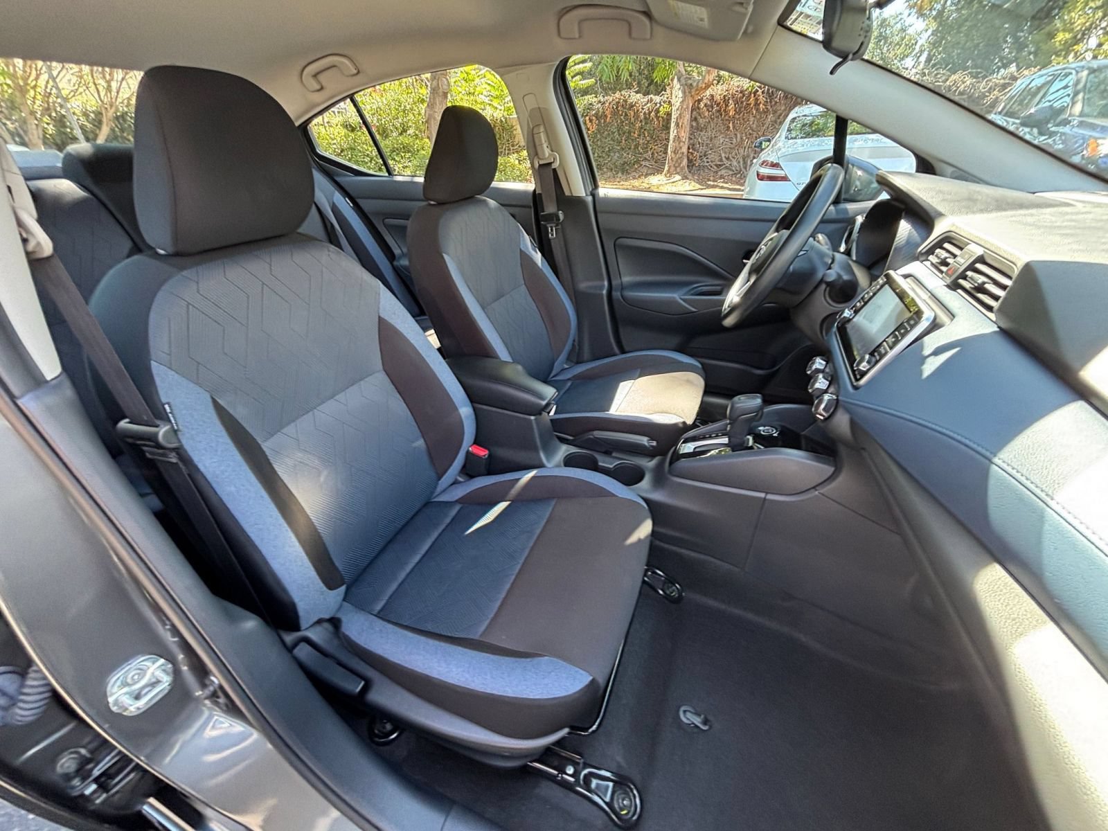 Used 2025 Nissan Versa SV FWD image 33