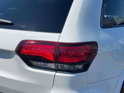 Used 2019 Jeep Grand Cherokee Altitude AWD/4WD image 11