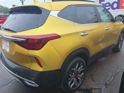 Used 2022 Kia Seltos SX w/ Sunroof Package AWD/4WD image 3