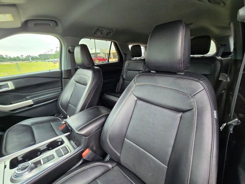 Used 2023 Ford Explorer Limited image 11