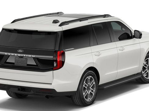 New 2026 Ford Expedition Active image 3