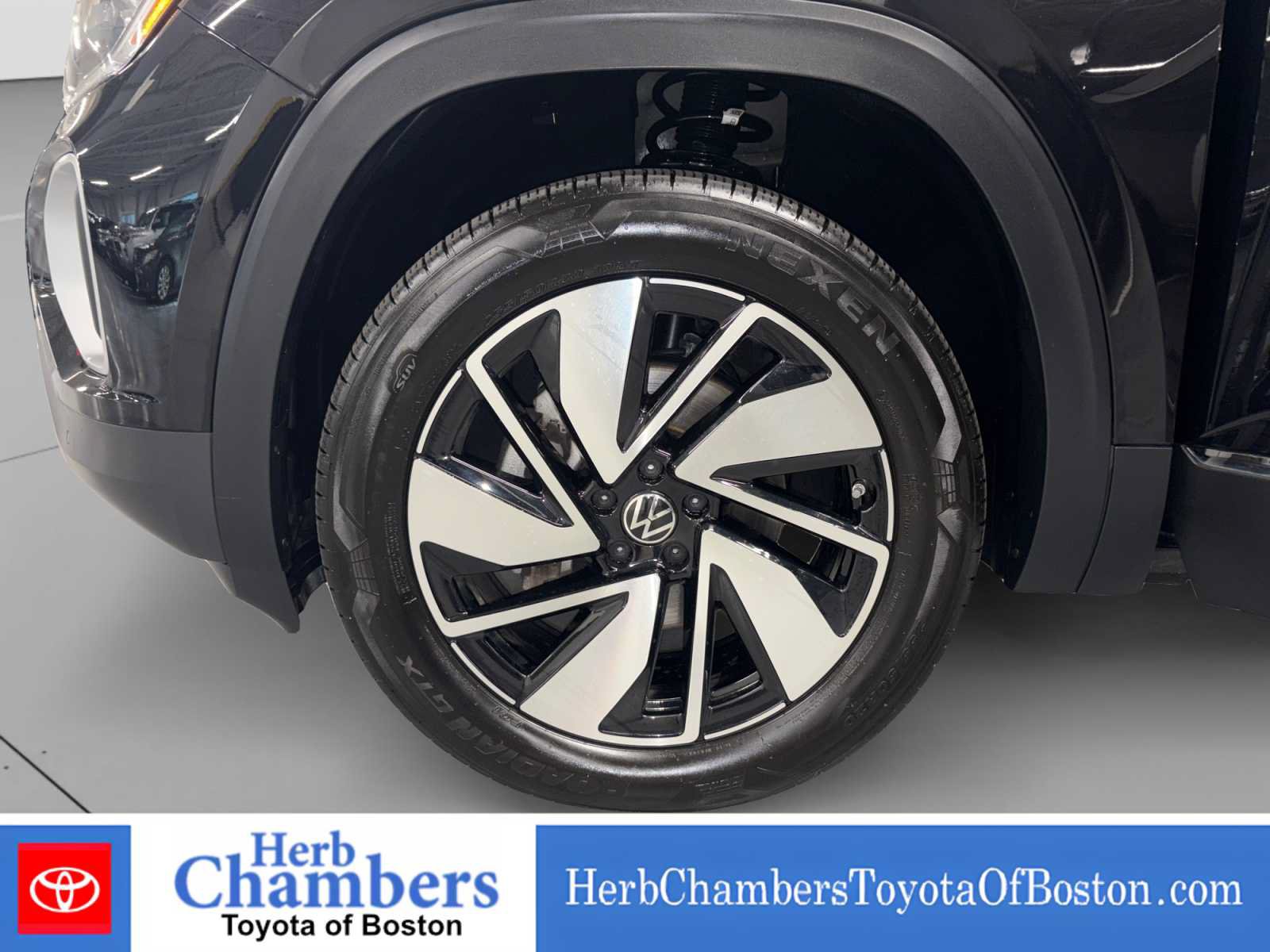 Used 2025 Volkswagen Atlas SEL AWD/4WD image 9