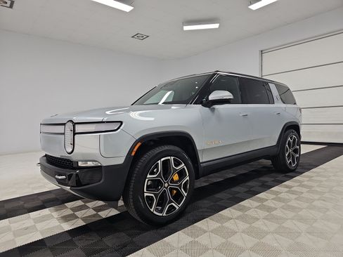 Used 2024 Rivian R1S Adventure AWD/4WD image 1