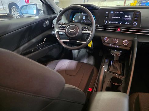 Used 2026 Hyundai Elantra SE FWD image 15