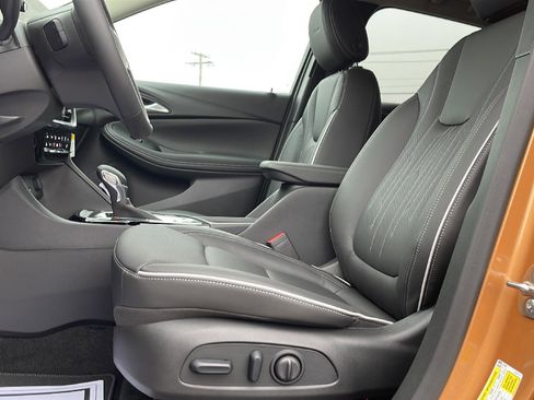 Used 2025 Buick Encore GX Avenir w/ Avenir Technology Package image 13