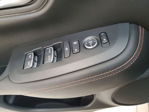 Certified 2025 Honda HR-V Sport image 16