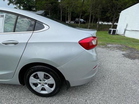 Used 2017 Chevrolet Cruze LS FWD image 5
