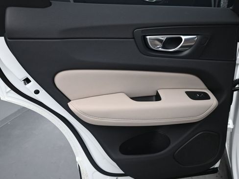New 2026 Volvo XC60 B5 Plus w/ Protection Package Premier AWD/4WD image 19