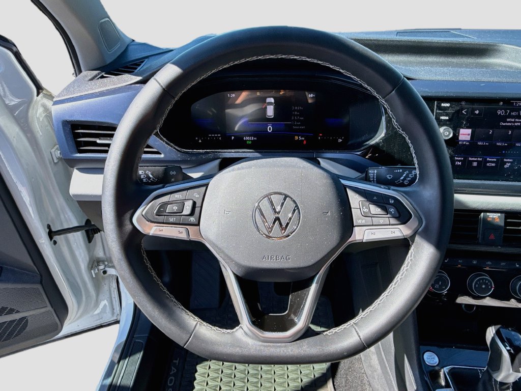 Used 2023 Volkswagen Taos SE w/ Panoramic Sunroof Package FWD image 17