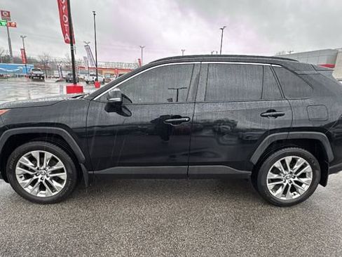 Certified 2020 Toyota RAV4 XLE Premium image 2