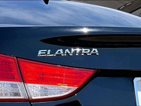Used 2011 Hyundai Elantra Limited FWD image 28