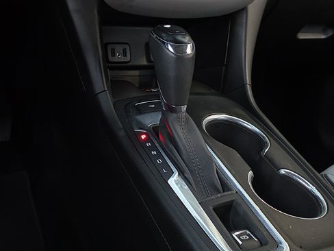 Used 2018 Chevrolet Equinox Premier image 27