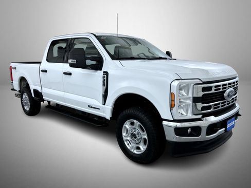 Used 2025 Ford F350 XLT AWD/4WD image 3