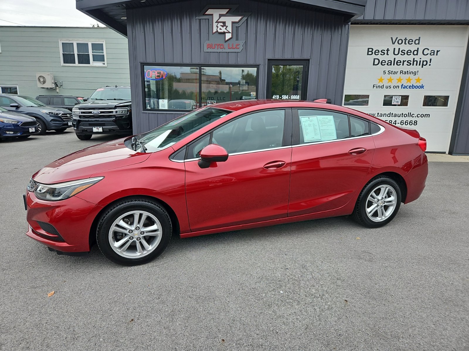 Used 2017 Chevrolet Cruze LT w/ Convenience Package FWD image 2