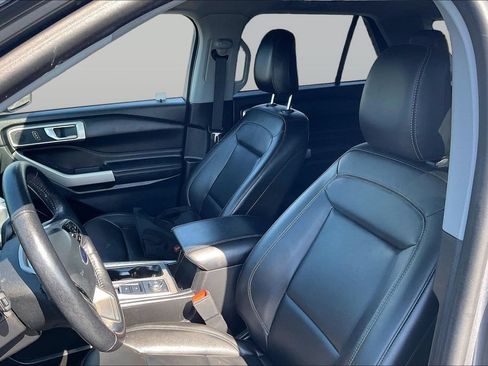 Used 2022 Ford Explorer XLT w/ Equipment Group 202A AWD/4WD image 25