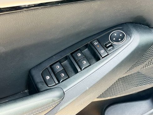 Used 2024 Kia Seltos EX FWD image 18