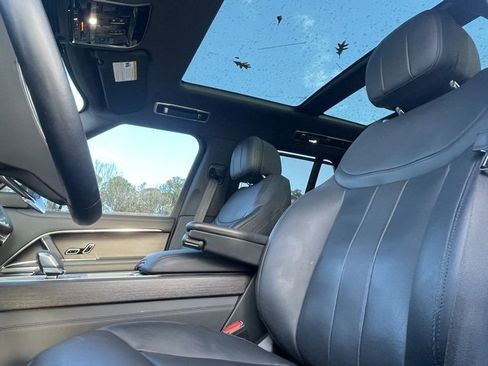 Used 2024 Land Rover Range Rover SE image 3